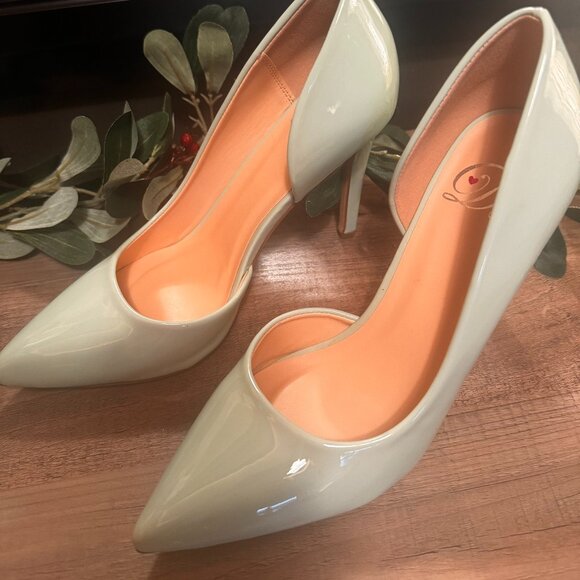 Elegant Mint Patent Pointed Toe Heels - Picture 4 of 5